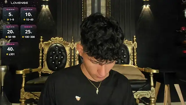 Snapshot of Alexx_tc chatting on December 2024 04:22:01 AM Alexx tc online show from December 2024 04:22:01 AM