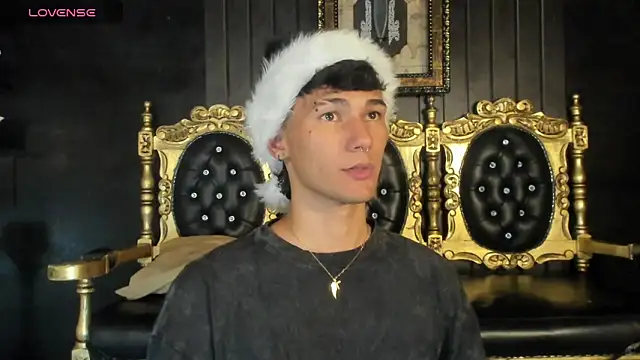 Snapshot of Alexx_tc chatting on December 2024 04:36:02 AM Alexx tc online show from December 2024 04:36:02 AM