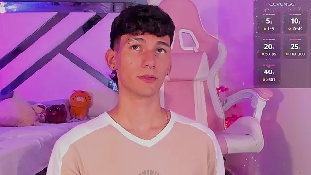 Snapshot of Alexx_tc chatting on January 2025 05:03:01 AM Alexx tc online show from January 2025 05:03:01 AM