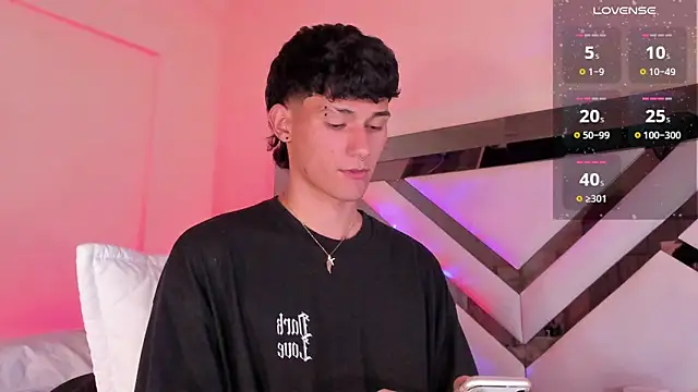 Snapshot of Alexx_tc chatting on January 2025 04:08:01 AM Alexx tc online show from January 2025 04:08:01 AM