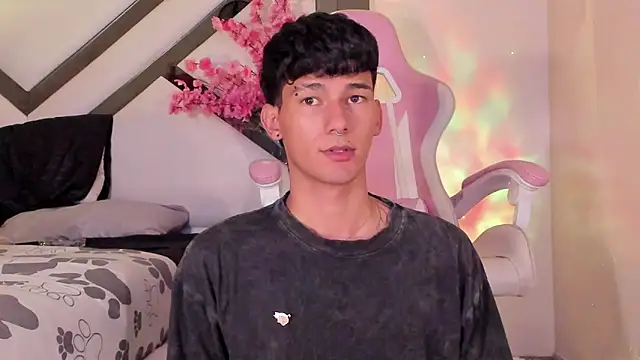 Snapshot of Alexx_tc chatting on February 2025 02:48:02 PM Alexx tc online show from February 2025 02:48:02 PM