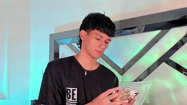 Snapshot of Alexx_tc chatting on February 2025 12:06:01 PM Alexx tc online show from February 2025 12:06:01 PM