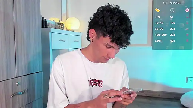 Snapshot of Alexx_tc chatting on March 2025 08:08:01 AM Alexx tc online show from March 2025 08:08:01 AM