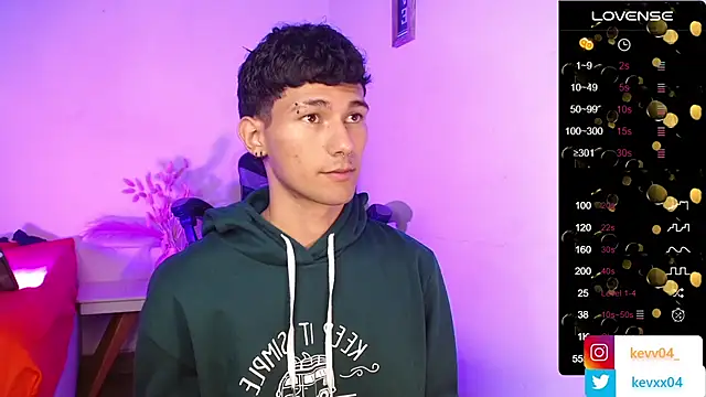 Snapshot of Alexx_tc chatting on November 2025 06:37:02 AM Alexx tc online show from November 2025 06:37:02 AM