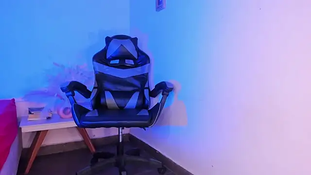 Snapshot of Alexx_tc chatting on November 2025 09:44:02 AM Alexx tc online show from November 2025 09:44:02 AM