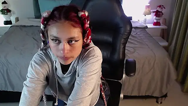 Snapshot of Kat_cute_ chatting on December 2024 01:40:02 AM Kat cute online show from December 2024 01:40:02 AM