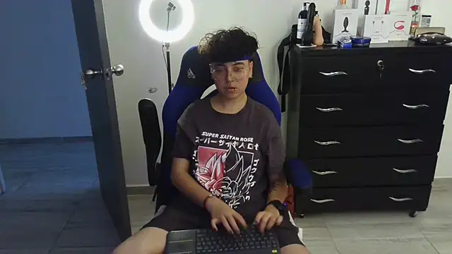 thomascooper7 online show from March 2025 10:43:01 PM