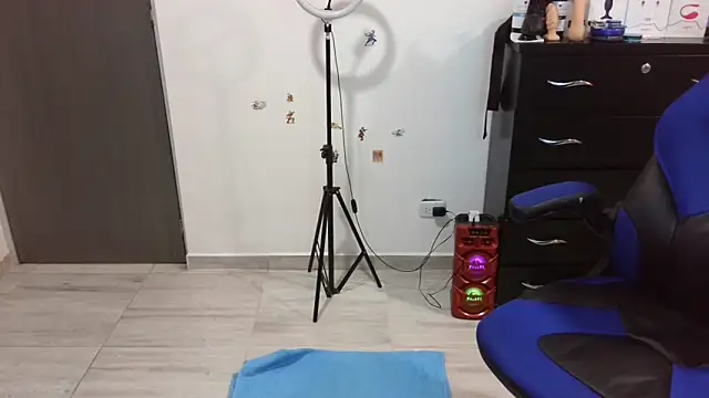 thomascooper7 online show from December 2025 07:22:01 PM