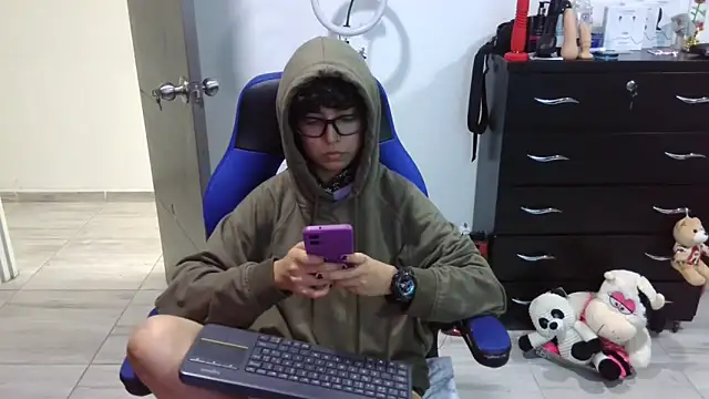 thomascooper7 online show from March 2026 07:20:02 PM