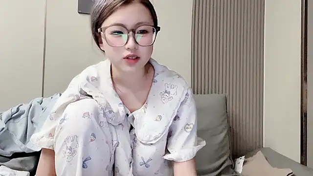 Snapshot of MM_YY_SS chatting on October 2025 10:05:02 AM MM YY SS online show from October 2025 10:05:02 AM