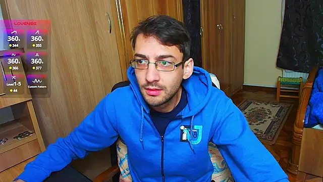 Snapshot of HungEddy chatting on December 2024 02:58:02 AM HungEddy online show from December 2024 02:58:02 AM