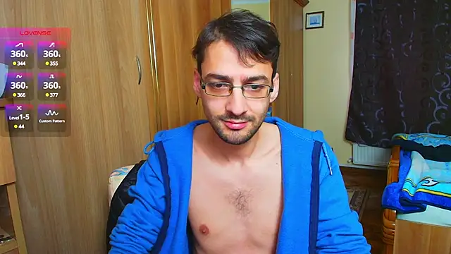 Snapshot of HungEddy chatting on December 2024 09:18:01 AM HungEddy online show from December 2024 09:18:01 AM