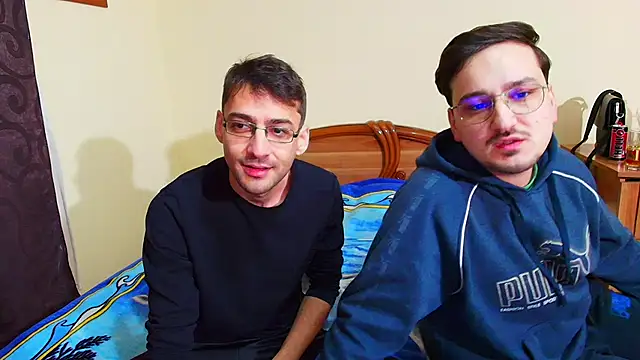 Snapshot of HungEddy chatting on December 2024 07:32:01 PM HungEddy online show from December 2024 07:32:01 PM