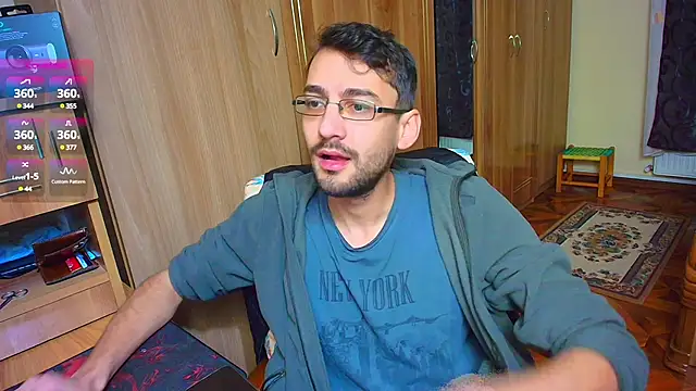 Snapshot of HungEddy chatting on December 2024 06:11:01 AM HungEddy online show from December 2024 06:11:01 AM