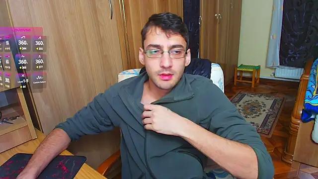 Snapshot of HungEddy chatting on December 2024 03:16:01 PM HungEddy online show from December 2024 03:16:01 PM