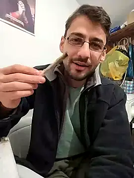 Snapshot of HungEddy chatting on January 2025 08:13:02 PM HungEddy online show from January 2025 08:13:02 PM