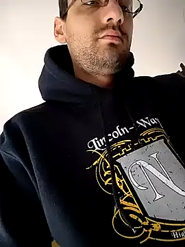 Snapshot of HungEddy chatting on January 2025 11:11:01 AM HungEddy online show from January 2025 11:11:01 AM