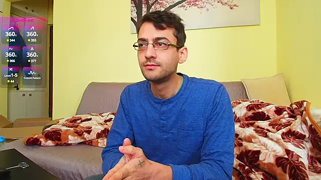 Snapshot of HungEddy chatting on February 2025 12:14:02 PM HungEddy online show from February 2025 12:14:02 PM