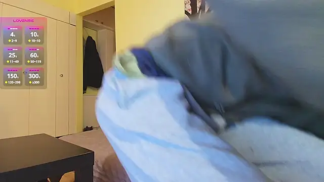 Snapshot of HungEddy chatting on March 2025 03:20:01 AM HungEddy online show from March 2025 03:20:01 AM