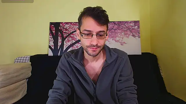 Snapshot of HungEddy chatting on October 2025 08:53:02 PM HungEddy online show from October 2025 08:53:02 PM