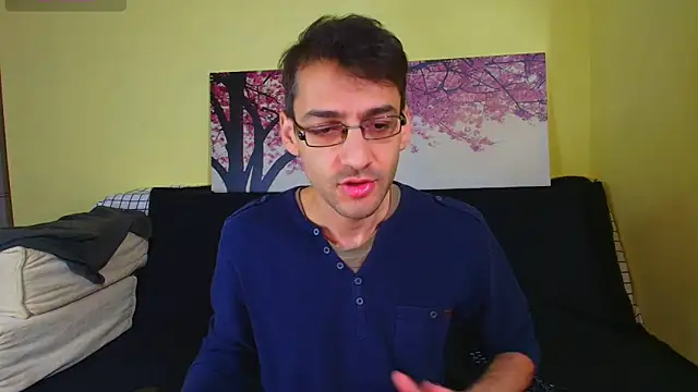 Snapshot of HungEddy chatting on October 2025 06:30:01 PM HungEddy online show from October 2025 06:30:01 PM