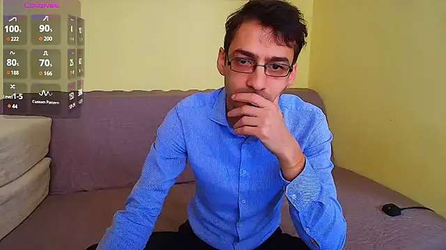 Snapshot of HungEddy chatting on November 2025 10:45:02 AM HungEddy online show from November 2025 10:45:02 AM