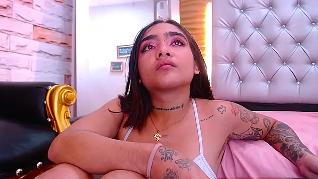 Snapshot of HelenaSwani chatting on January 2025 03:43:01 PM HelenaSwani online show from January 2025 03:43:01 PM