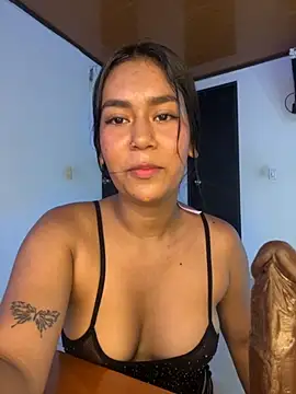 Snapshot of ALANAH_KITTY chatting on October 2025 08:07:01 PM ALANAH KITTY online show from October 2025 08:07:01 PM