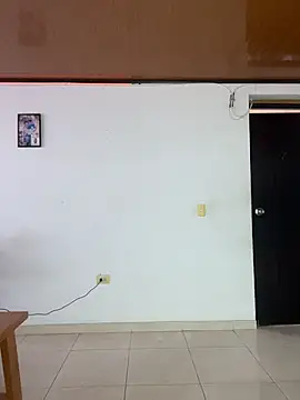 Snapshot of ALANAH_KITTY chatting on November 2025 08:19:01 PM ALANAH KITTY online show from November 2025 08:19:01 PM