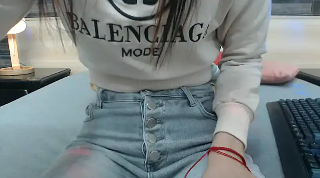 nahomibecker online show from February 2025 12:05:02 PM