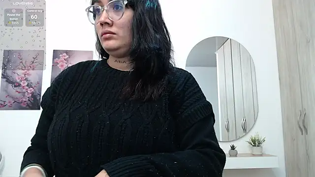 lily f00x online show from February 2026 12:45:01 PM