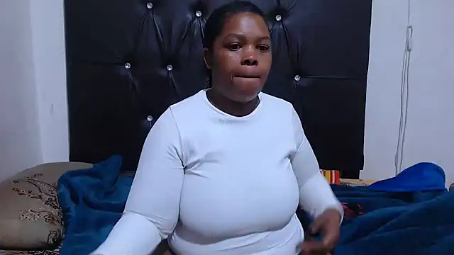 Snapshot of BigbootyNickyx chatting on October 2025 11:33:01 PM BigbootyNickyx online show from October 2025 11:33:01 PM