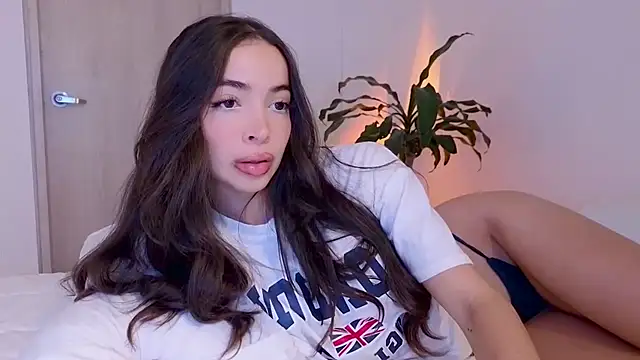 Snapshot of Siny_Moore chatting on December 2024 11:19:01 AM Siny Moore online show from December 2024 11:19:01 AM