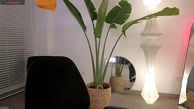 Snapshot of Siny_Moore chatting on September 2025 12:35:01 AM Siny Moore online show from September 2025 12:35:01 AM