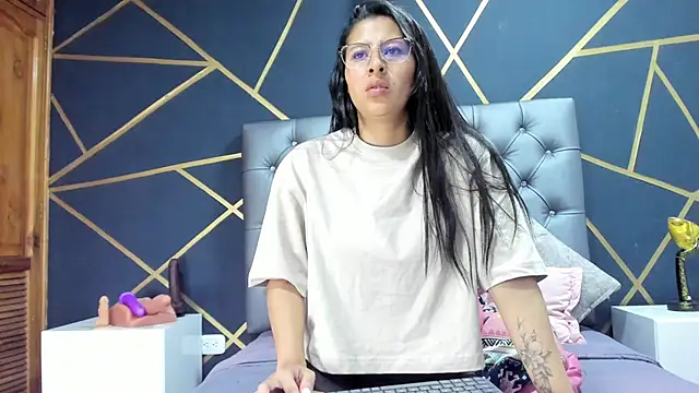 Luci And Sofi online show from January 2025 07:37:01 PM