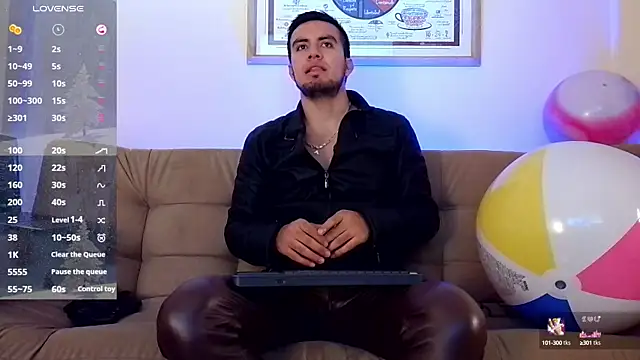 Snapshot of bradley_colt chatting on December 2024 02:34:02 PM bradley colt online show from December 2024 02:34:02 PM