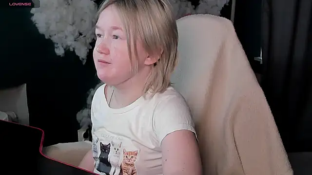 Sara Robinson online show from April 2026 02:42:01 AM
