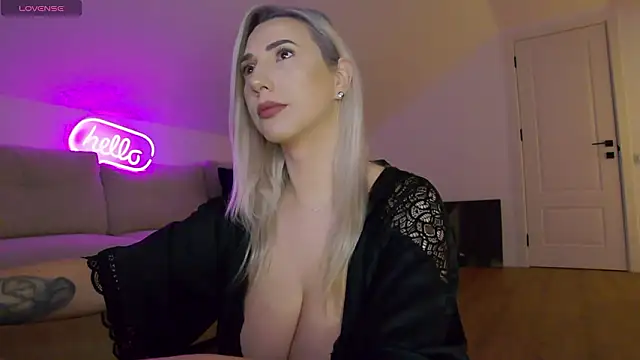 Snapshot of KhloeK chatting on February 2026 04:10:02 AM KhloeK online show from February 2026 04:10:02 AM