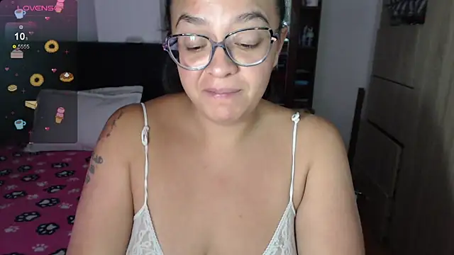 Snapshot of miia-big1boobs_ chatting on February 2025 12:59:01 AM miia-big1boobs online show from February 2025 12:59:01 AM