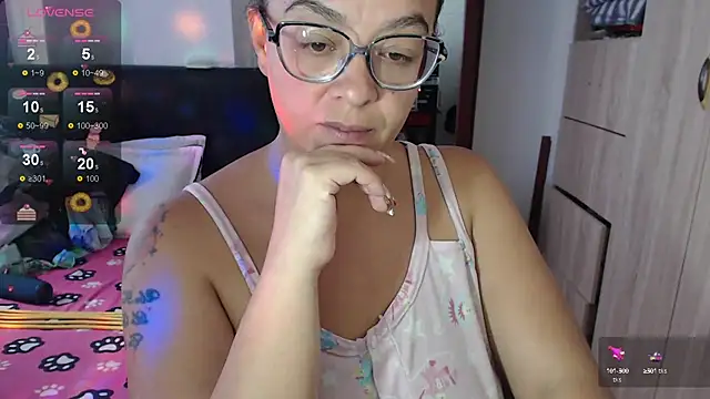 Snapshot of miia-big1boobs_ chatting on February 2025 04:05:01 PM miia-big1boobs online show from February 2025 04:05:01 PM