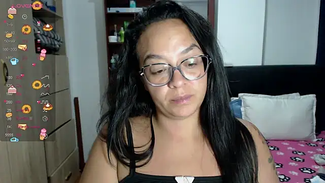 Snapshot of miia-big1boobs_ chatting on February 2025 01:33:01 AM miia-big1boobs online show from February 2025 01:33:01 AM