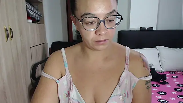 Snapshot of miia-big1boobs_ chatting on March 2025 12:22:01 PM miia-big1boobs online show from March 2025 12:22:01 PM