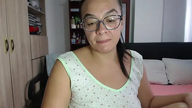 Snapshot of miia-big1boobs_ chatting on March 2025 02:12:01 PM miia-big1boobs online show from March 2025 02:12:01 PM
