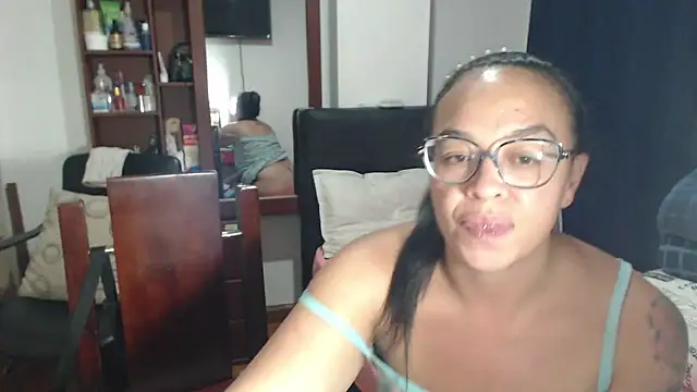 Snapshot of miia-big1boobs_ chatting on March 2025 02:25:02 AM miia-big1boobs online show from March 2025 02:25:02 AM
