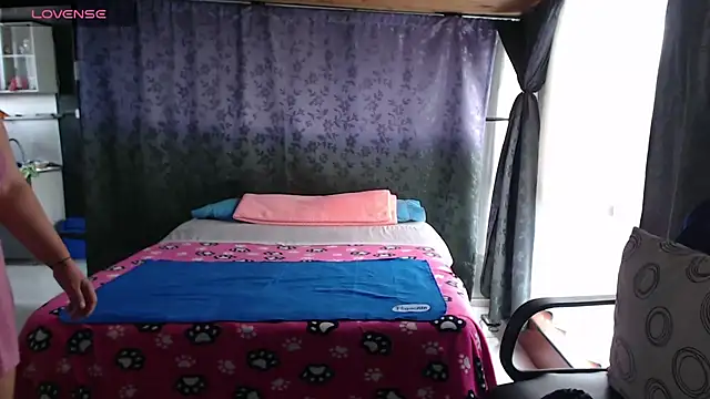 Snapshot of miia-big1boobs_ chatting on September 2025 02:27:02 PM miia-big1boobs online show from September 2025 02:27:02 PM
