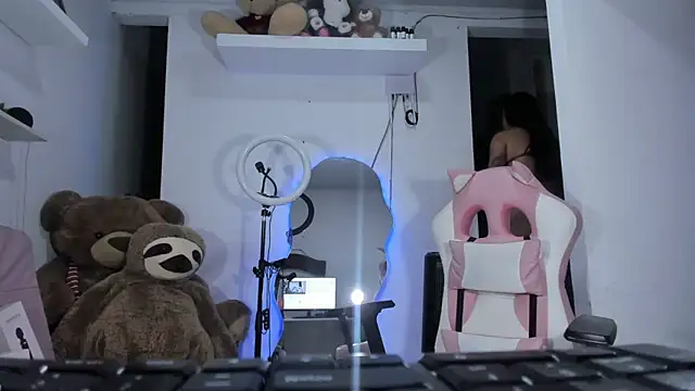 emily palmeer online show from January 2025 10:32:02 AM