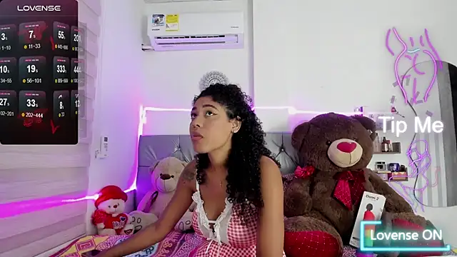Snapshot of charlotteone chatting on January 2025 12:20:02 PM charlotteone online show from January 2025 12:20:02 PM