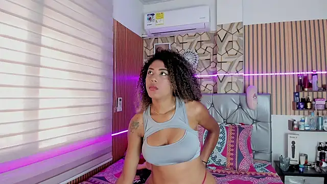 Snapshot of charlotteone chatting on October 2025 12:06:01 PM charlotteone online show from October 2025 12:06:01 PM