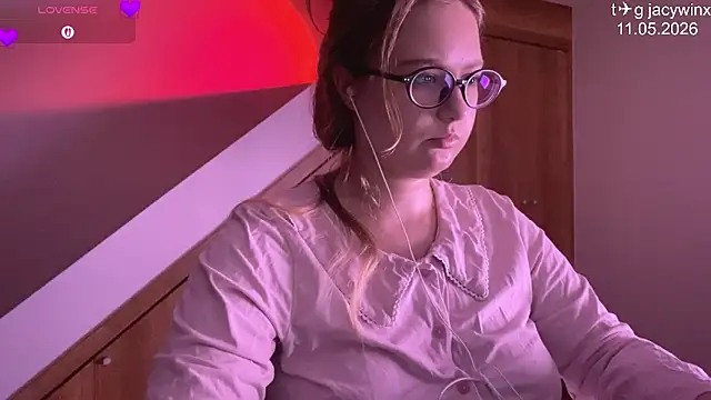 JacyWinslat online show from May 2026 02:01:01 PM