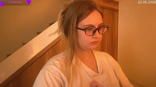 JacyWinslat online show from June 2026 06:44:01 AM